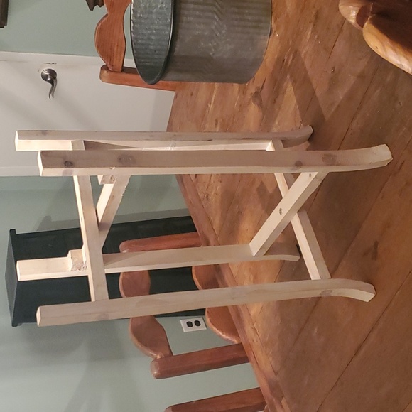 New metal tin with wood stand 27.4" planter - Picture 5 of 5